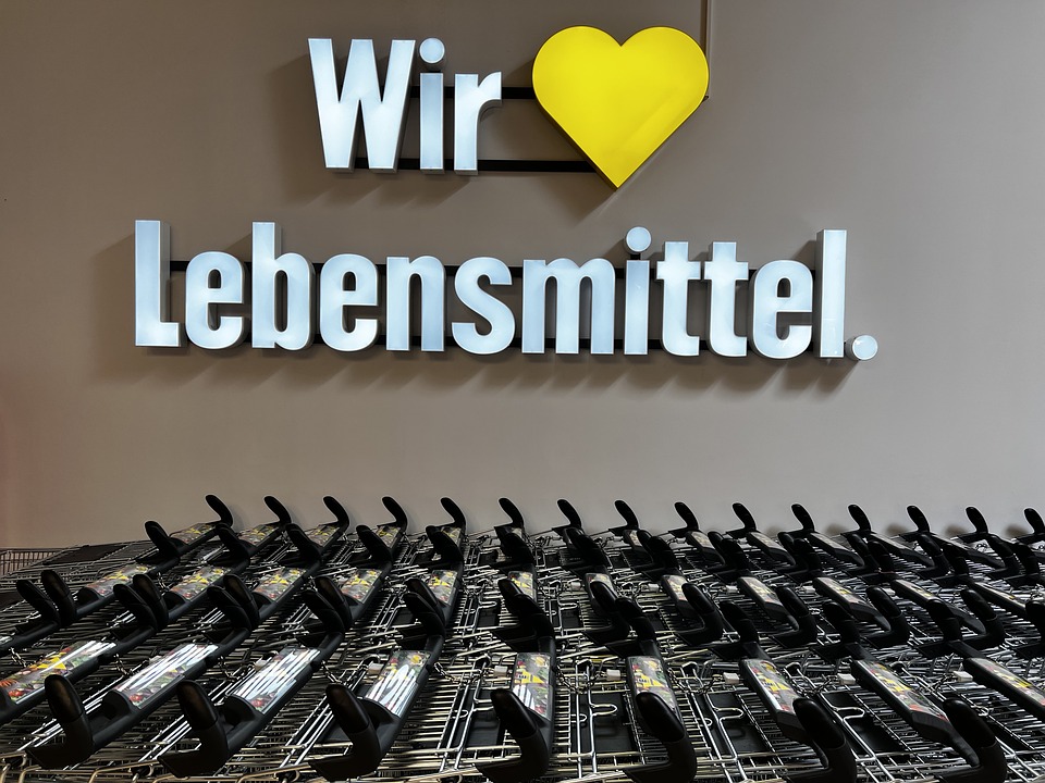 Edeka kämpft gegen Lebensmittelabfälle: Kleineren Größen zum Trotz - Verbraucherzentrale mit Kritik