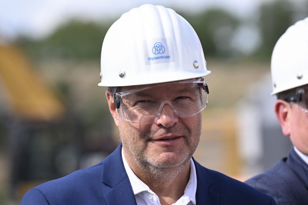Experten legen in einem 60-seitigen Dokument die Schwächen und Fehler des grünen Ministers Robert Habeck im Wirtschaftsministerium offen.