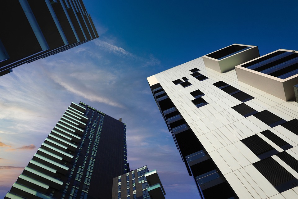 Welche Immobilien sollten Sie aktuell verkaufen und welche behalten? Hier sind die besten Strategien für Eigenheimbesitzer, Vermieter und Anleger.