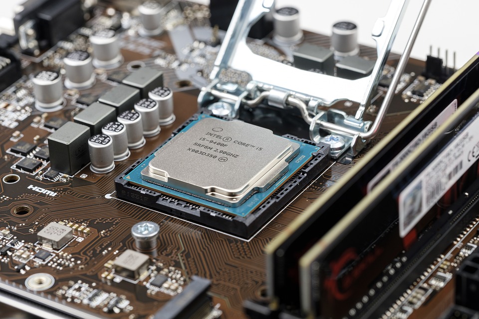 Intel in Magdeburg: Chancen und Bedenken für die Altmark - Finanzexperte analysiert