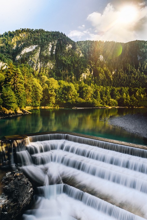 Berichtssaison in Deutschland: Adidas, Bayer, Commerzbank, Continental, DHL, E.on, Munich Re und Siemens Healthineers präsentieren Quartalsergebnisse