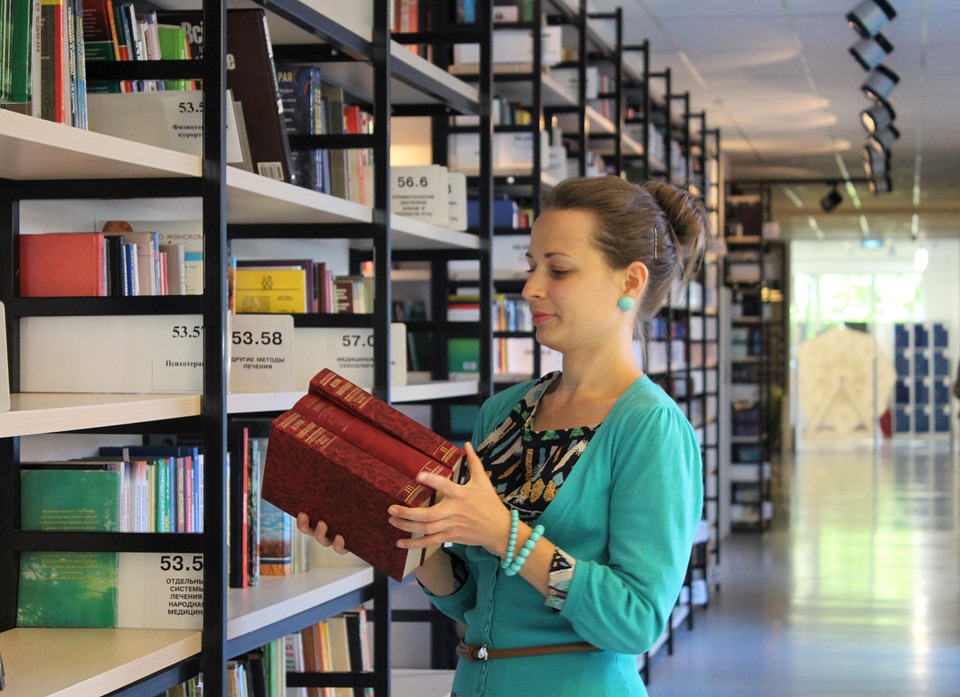 Vorsicht vor unseriösen Dirndl-Angeboten: Finanzexperte warnt vor Fake-Shops