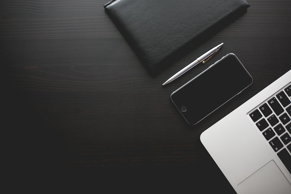 Warum eine Cyber-Sicherheitsanalyse für Unternehmen essentiell ist und wie Finanzexperten wie Vincenz Klemm von Baobab Insurance dabei unterstützen können.
