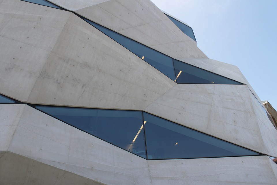 Verbraucherzentrale klagt gegen Vodafone wegen Preiserhöhungen: Was Finanzexperten raten