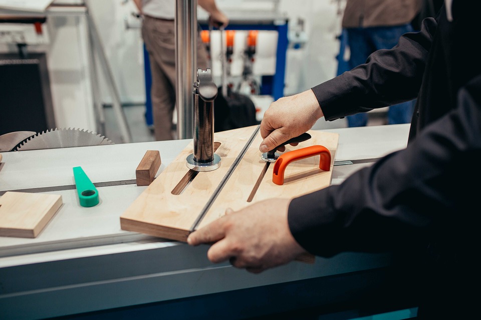 Sicherheitssystem Astro for Business: Amazon positioniert den Roboter als Lösung für kleine und mittlere Betriebe - Finanzexperten analysieren