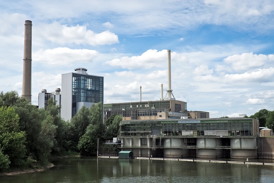 Stadtwerke Duisburg: Vermieterin bangt um wichtige Frist – Finanzexperte gibt Einblicke