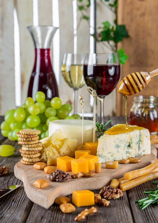 Mehrwertsteuer auf Gastronomie: Experten sehen soziale und ökonomische Auswirkungen ab 2024.