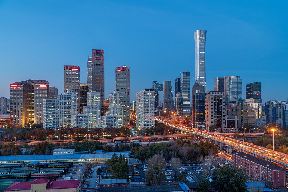 Chinas Aktienmarkt im Abwärtstrend: Staatliche Interventionen und Wirtschaftsprobleme belasten Investorenvertrauen