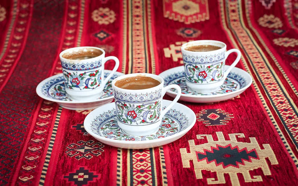 Die türkische Wirtschaft wächst, doch die hohen Zinsen und die schwache Lira machen der Bevölkerung zu schaffen. Wie wird sich die Lage entwickeln?