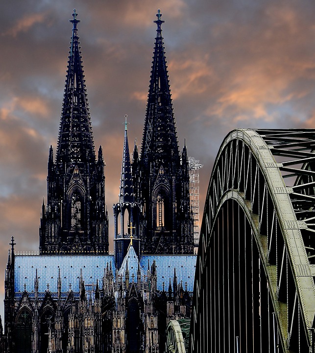 Verbraucherzentrale NRW informiert: Änderungen im Jahr 2024 - Finanztipps für Versicherungen und Steuern!