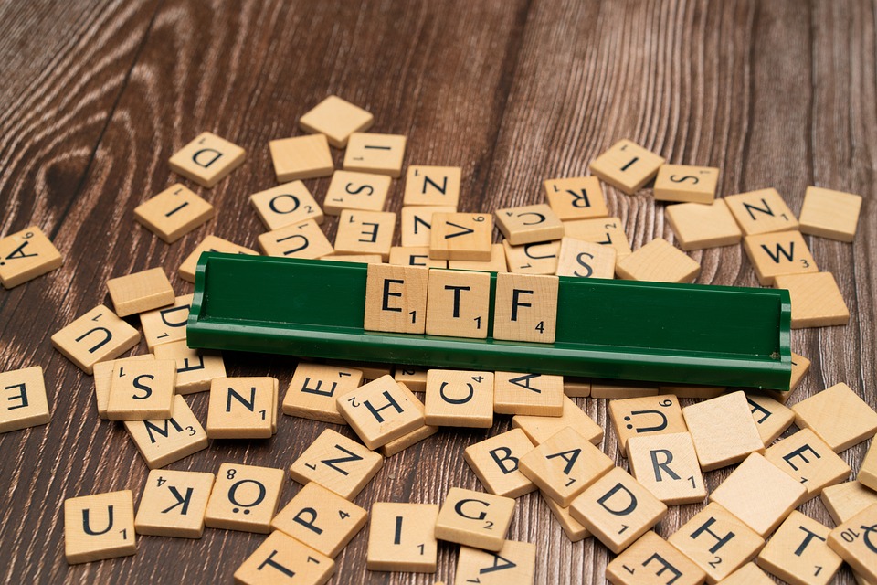 Der JPMorgan US-Aktien ETF übertrifft den iShares Core S&amp;P 500 und Vanguard S&amp;P 500 ETF - Was ist das Erfolgsgeheimnis?