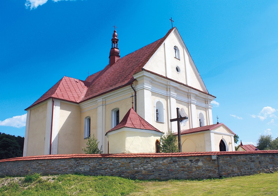 Finanzexperte analysiert: Pfarrei St. Marien in Lünen gibt zwei von vier Kirchen auf, weitere Immobilie betroffen.