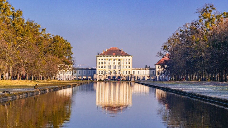 München 2023: Finanzexperte warnt vor Einbruch am Bau