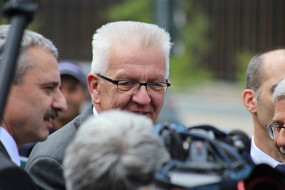 Sachsen-Anhalts Ministerpräsident: Wirtschaftliche Lage im Osten ernster nehmen