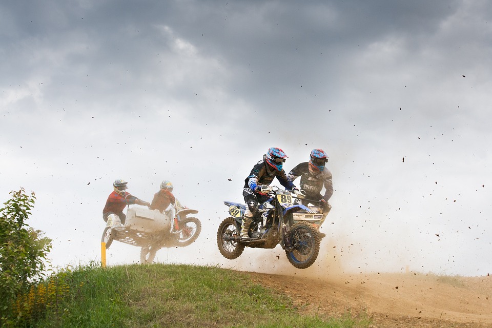 ADAC Umfrage: Fast die Hälfte der Autofahrer offen für Kfz-Versicherungswechsel