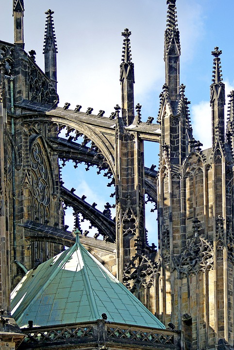 Machtverschiebung: Macrons Wirtschaftsreformen wecken Interesse in Deutschland - jedoch belastet die Schuldenlast die französische Dynamik.