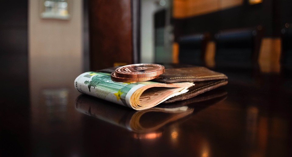 Finanzexperte: Euro verliert an Wert - Ursache und Auswirkungen auf dem Devisenmarkt