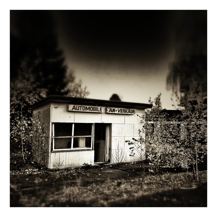 Insolvente Omega AG lässt Mieter in Mainz-Finthen im Stich: Finanzexperte analysiert die Lage