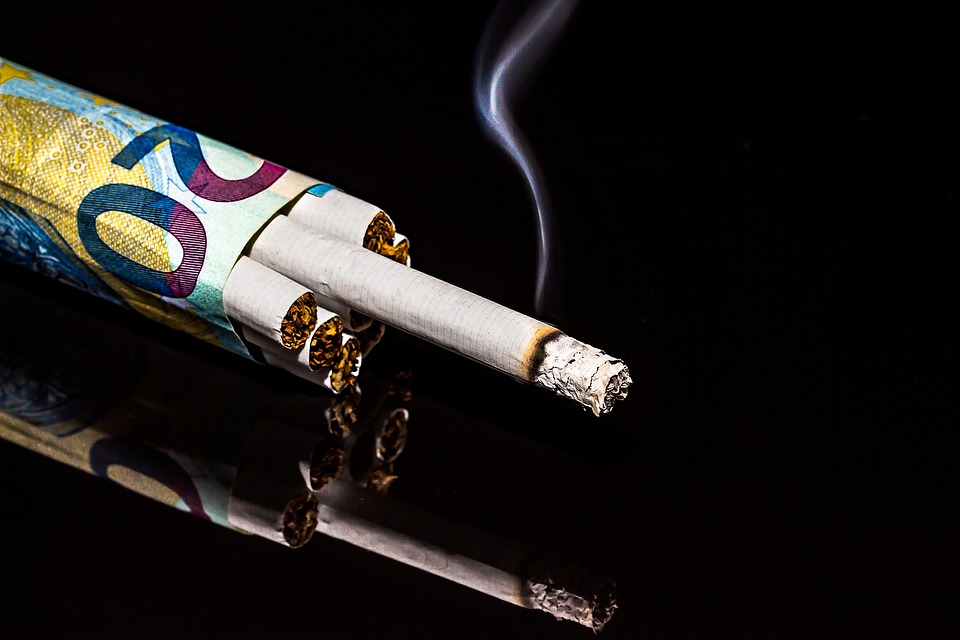 Finanzexperte warnt vor gesundheitsschädlichen Inhaltsstoffen in Karnevalskostümen und gibt Schutztipps