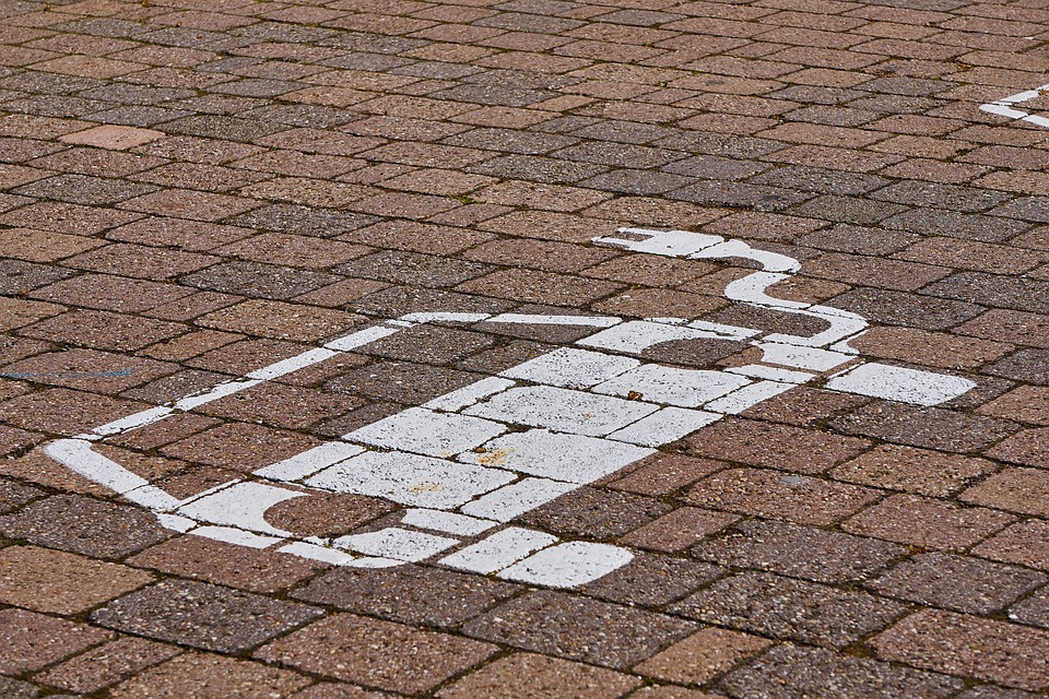 Erfolgsbilanz der Elektromobilität: Aktienkurs von Tesla 2023 um 133% gestiegen