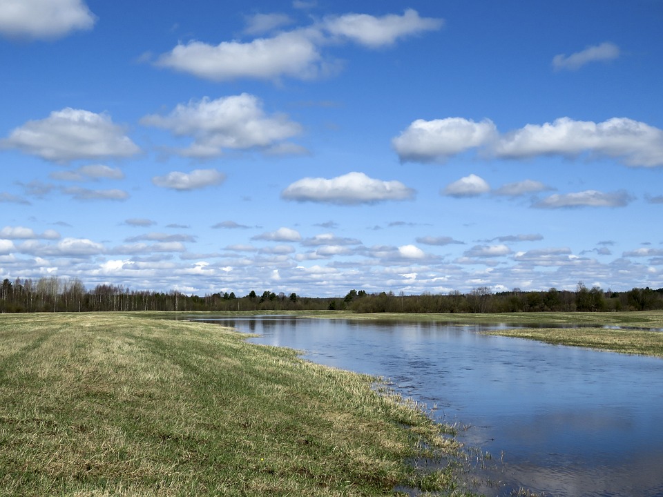 Millionenschäden durch Hochwasser in Niedersachsen - Finanzexperte analysiert Versicherungskosten