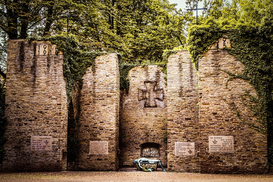 Finanzexperte enthüllt: Die Mendener Glasversicherung bietet ein einzigartiges Versicherungskonzept mit Mitgliedschaft und individueller Beratung.