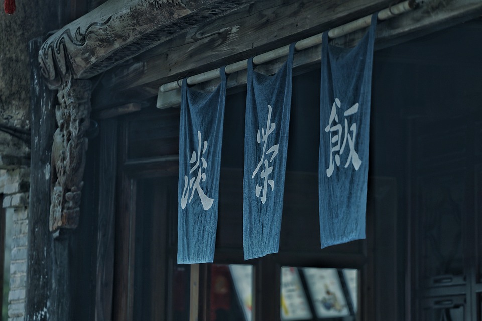 Temu: Billig-Shop aus China - Risiken und Gefahren für Verbraucher. Inflation führt zu günstigen Preisen, aber auch zu versteckten Kosten.