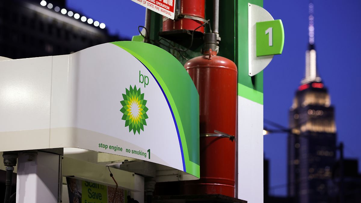 BP steigert Nettogewinn, sichert Dividende und kündigt Aktienrückkäufe an - Finanzexperte analysiert Quartalszahlen