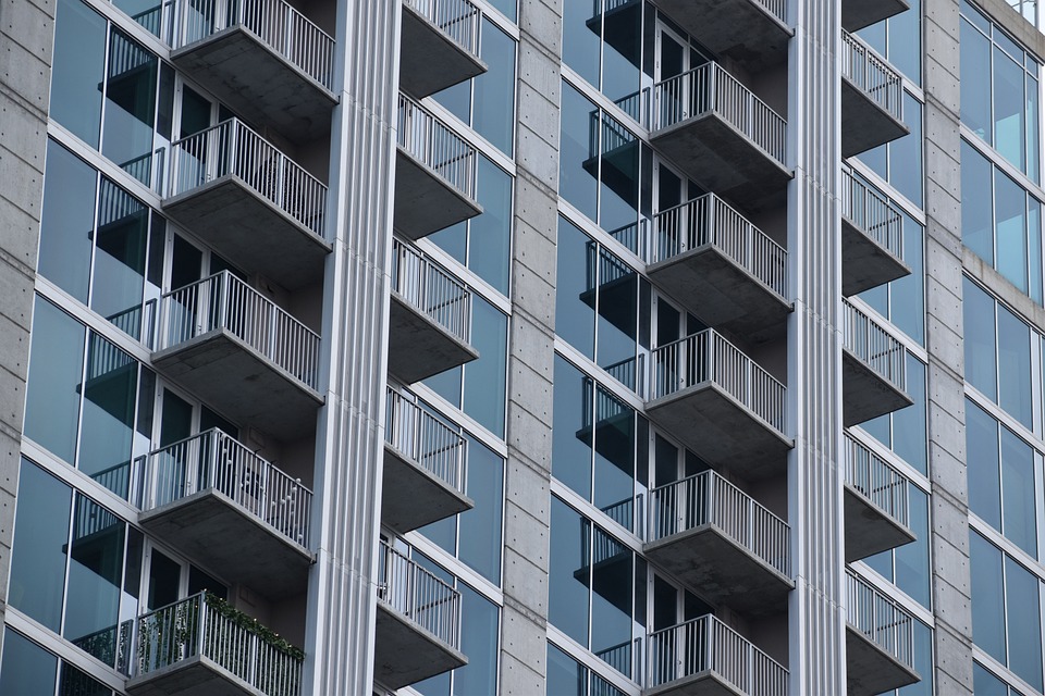 Gewerbeimmobilien in Leipzig erstaunlich robust - Experten sehen positive  Entwicklung trotz Konjunkturflaute und steigender Zinsen.