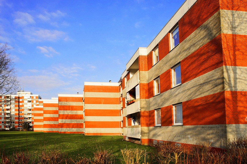 Mietwohnungen begehrt: Kosten steigen, Nachfrage wächst - Finanzexperte erklärt.