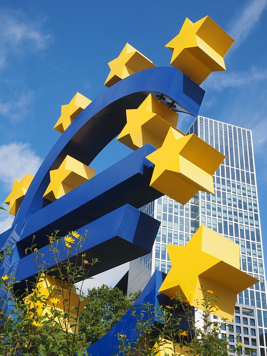 Inflationsrate in Eurozone fällt schneller als erwartet - Auswirkungen auf Finanzmärkte und Zinswende