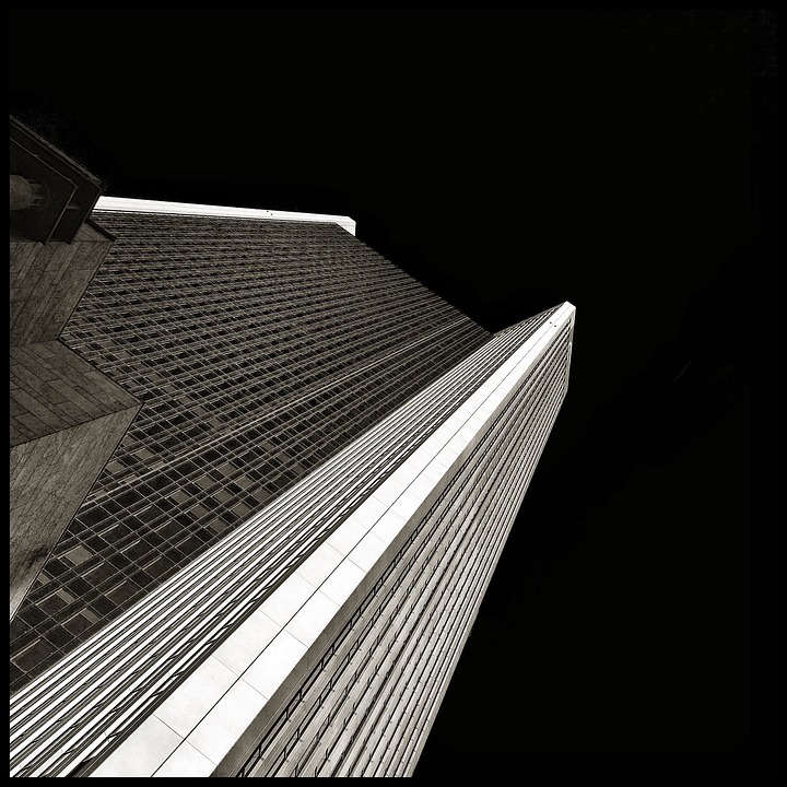 Deutsche Bank plant Milliarden-Einsparungen trotz Gewinnrückgang