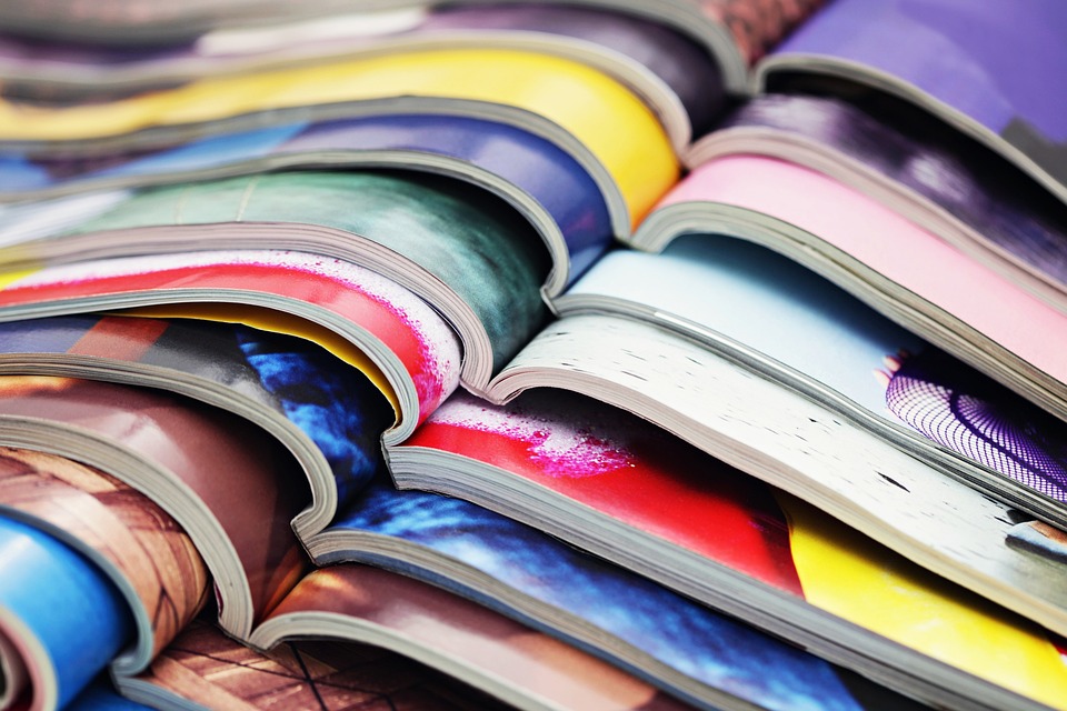 Die Zeitschrift Financial Expert informiert über aktuelle Entwicklungen in der Finanzwelt, darunter nachhaltige Sparpläne, erhöhte Tagesgeldzinsen und neue Produkte von Versicherern.