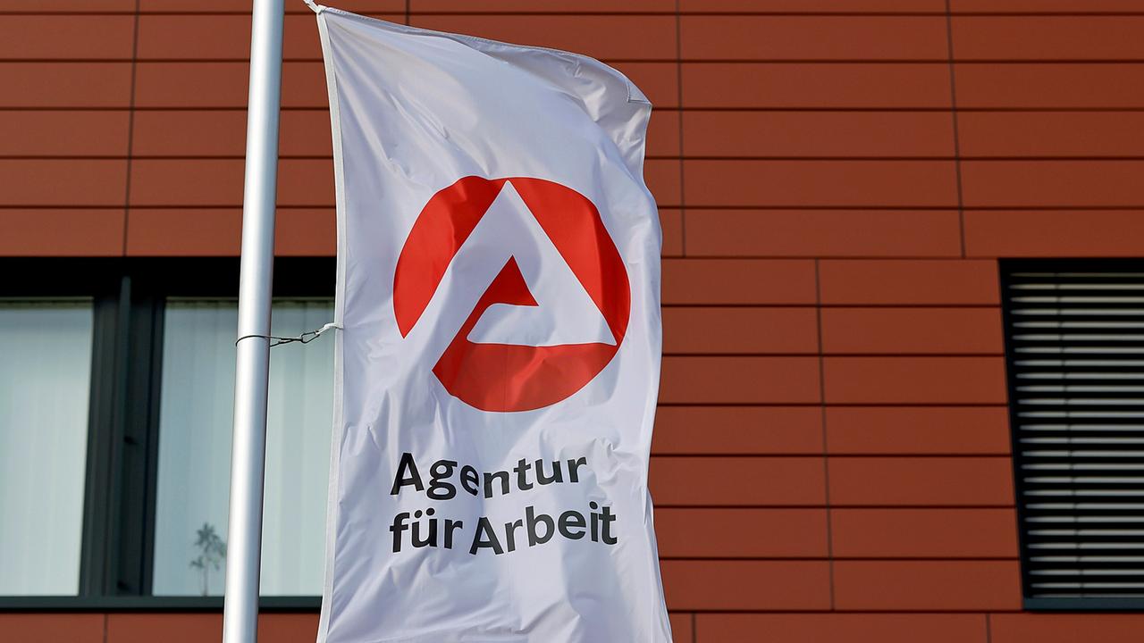 Arbeitslosenzahl in Deutschland steigt- Finanzexperte analysiert Januar-Entwicklung