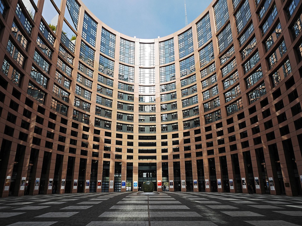 Europaparlament verabschiedet Strommarkt-Reform: Was ändert sich für Verbraucher?