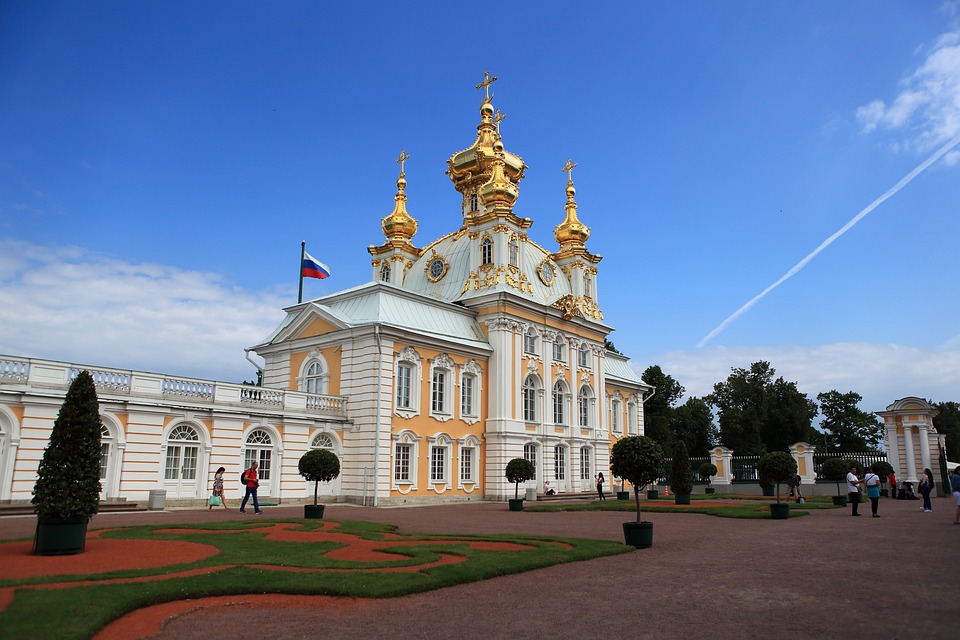 Großer Erfolg für deutsche Fußballnationalmannschaft: Sieg im Finale der Europameisterschaft.   

Titel:  Deutschland triumphiert: EM-Sieg im Finale erreicht