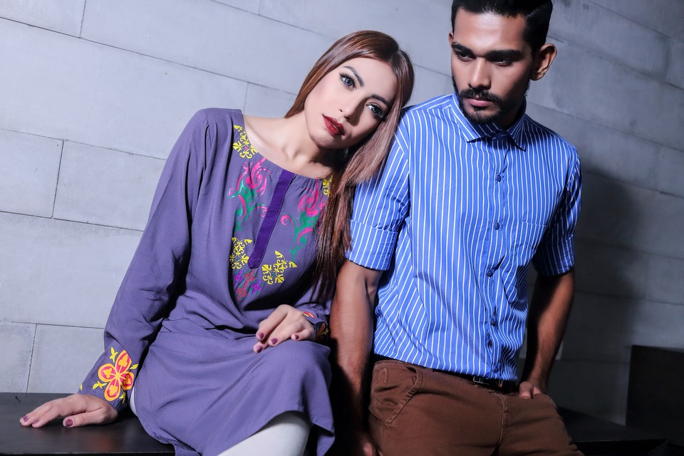 Ölpreise steigen nach Israel-Angriff: Sorge um Straße von Hormus