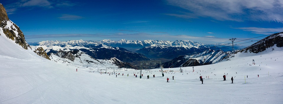 Versicherungsschutz im Skiurlaub: Worauf Wintersportler achten sollten